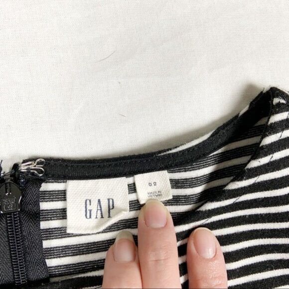 CLEARANCE! GAP Striped A-Line Dress Size 2 GUC - Picture 5 of 5